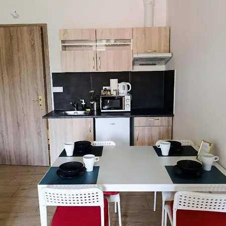 Apartmán Brand New #12 Near Center With Free Street Parking